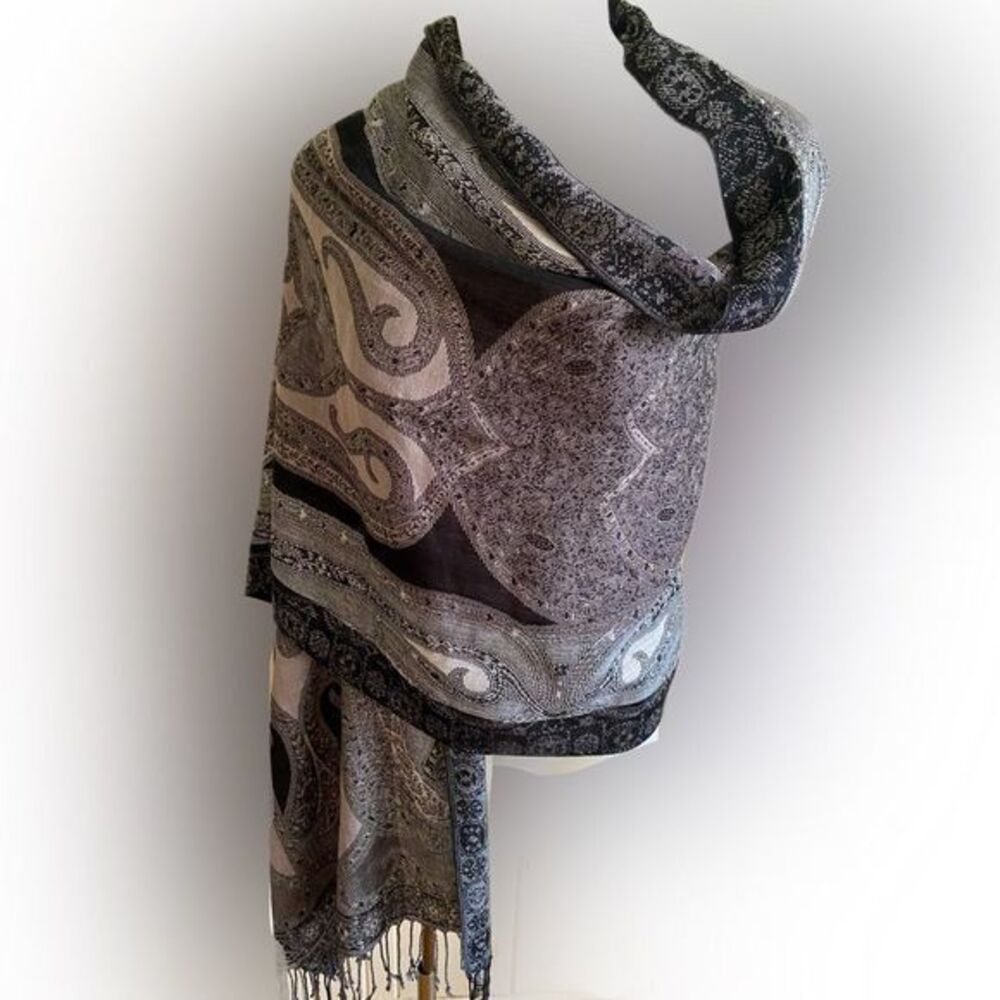 Boutique Scarf /Wrap-22x82 black , gray print , cotton blend , like new